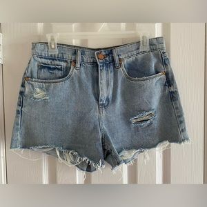 BLANKNYC Women's The Barrow Vintage High Rise Distressed Denim Shorts Size 28